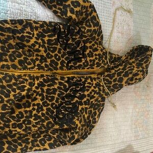 LAMB by Gwen stefani cheetah print zip up hoodie s/m
Gorgeous! Runs small.